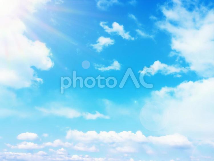 虹色の太陽光線と青い空と白い雲　02 太陽,光線,青の写真素材