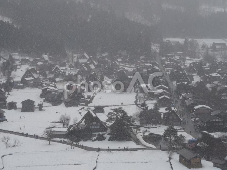 雪積もる　日本の風景 冬,雪国,大雪の写真素材