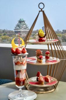 春限定のいちごアフタヌーンティー・大阪城 いちご,パフェ,大阪城の写真素材