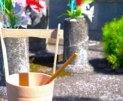 墓花、水桶、柄杓 墓花、水桶、柄杓の写真