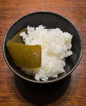 あきたこまち新米昆布炊き上げご飯の茶碗飯 夕食,あきたこまち,新米の写真素材