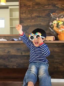 お祭り気分の元気なポーズの男の子 お祭り気分の元気なポーズの男の子 男の子,元気,陽気の写真素材