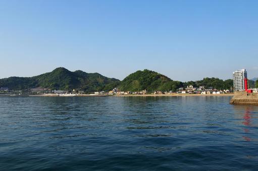 三津浜港からの海の風景 三津浜港からの海の風景 海,海の風景,三津浜港の写真素材