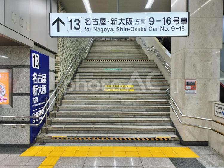 小田原駅 13番線　階段 jr東海,鉄道,新幹線の写真素材