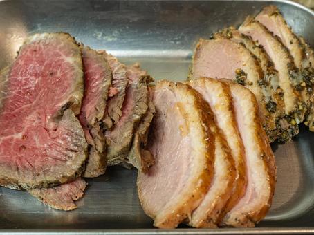 香ばしさの競演 ― ローストビーフと焼豚 おせち,正月料理,ローストビーフの写真素材