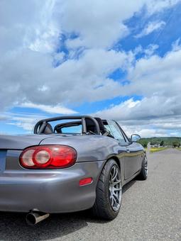オープンカー 青空と道路 オープンカー 青空と道路 オープンカー,クルマ,ロードスターの写真素材