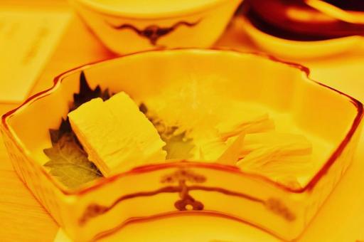 夜のレストランの料理 夜のレストランの料理の写真