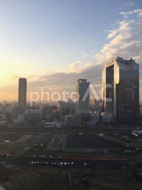 大阪の夕暮れ グランフロント大阪,夕焼,スカイビルの写真素材
