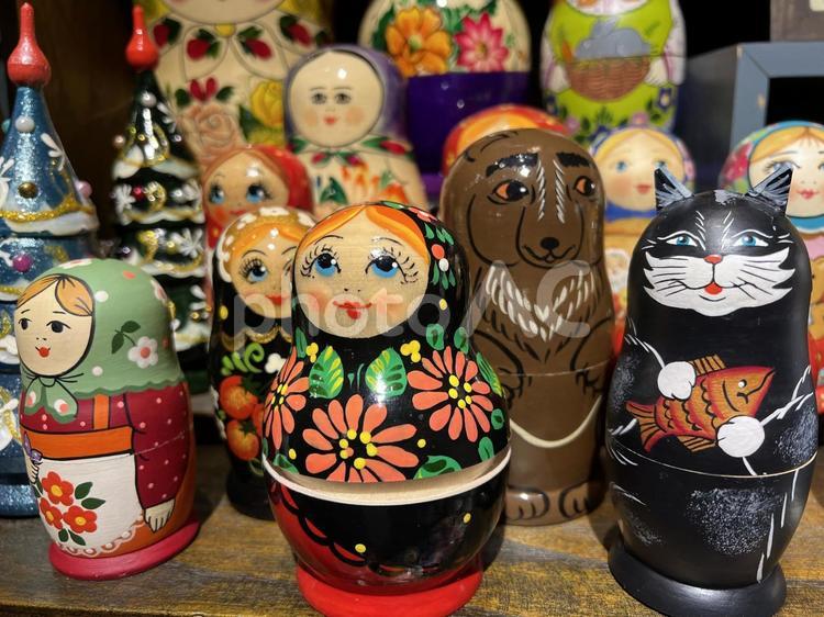 カラフルで可愛いマトリョーシカ マトリョーシカ,民芸品,土産物の写真素材