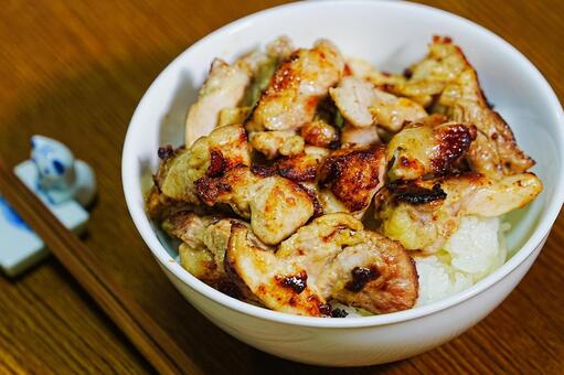 鶏丼 食事,食卓,とり丼の写真素材