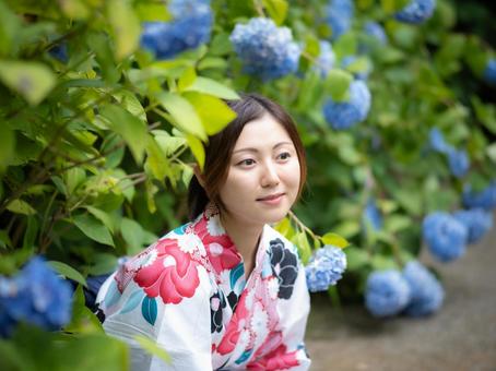 32: Hydrangea and a woman in a yukata, JPG 32: Hydrangea and a woman in a yukata, JPG