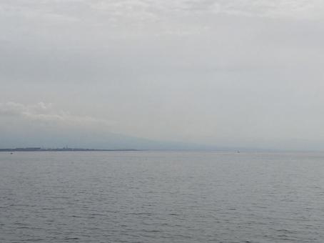 曇り空の駿河湾 曇り空の駿河湾の写真
