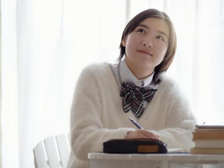 Image of high school girls studying, étudiante du secondaire, écolière, femme étudiante, JPG