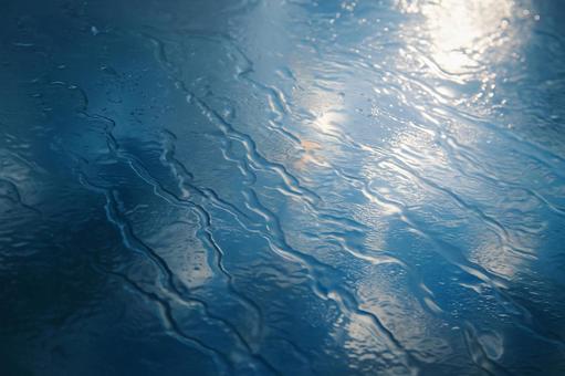 ガラスと水滴の光反射 ガラスと水滴の光反射の写真