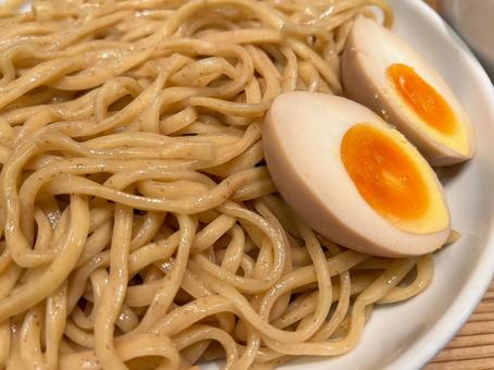 Freshly boiled tsukemen noodles, JPG Freshly boiled tsukemen noodles, JPG