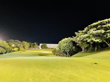 夜間照明のゴルフコース 夜間照明のゴルフコース ゴルフ場,ゴルフコース,夜間の写真素材
