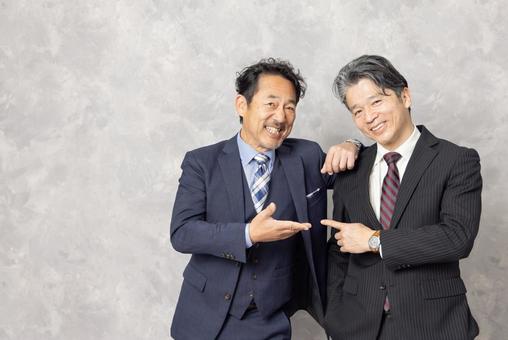 お互いをリスペクトする男性 お互いをリスペクトする男性 男性,エグゼクティブ,リスペクトの写真素材