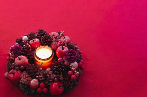 クリスマスリースとキャンドルライト クリスマス,リース,コピースペースの写真素材