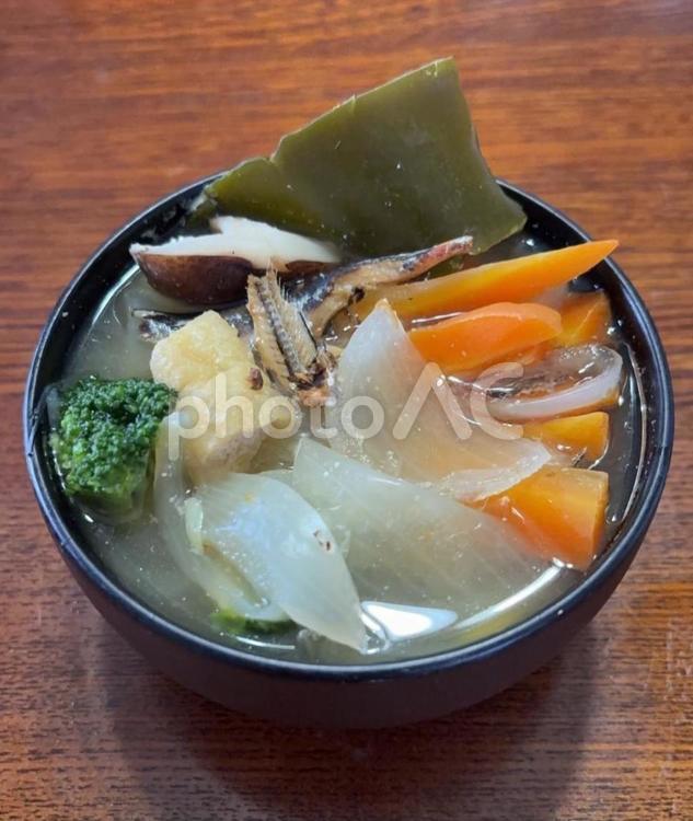 R7.02.23　玉葱などの具沢山みそ汁 具沢山みそ汁,具だくさんみそ汁,野菜の写真素材