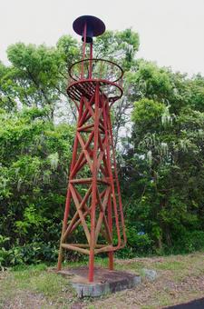 里山に立つ赤い火の見櫓 火の見櫓,警告塔,塔の写真素材