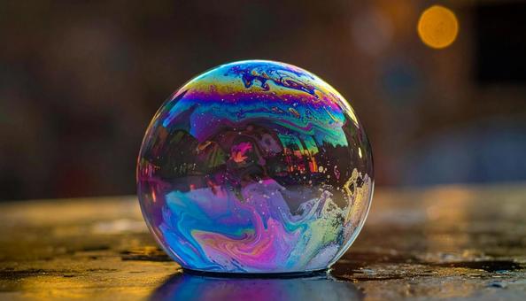 地面に落ちたシャボン玉 地面に落ちたシャボン玉の写真