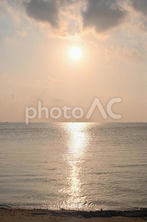 シルエット　沖縄の海 シルエット,スポーツ,景色の写真素材