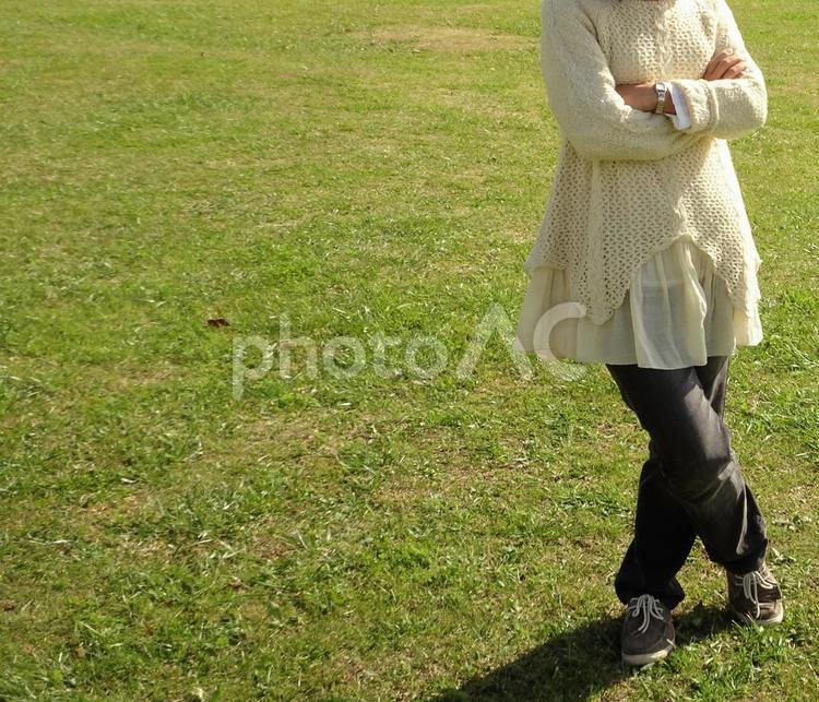 野外で気持ちイイ 女性,ファッション,外の写真素材