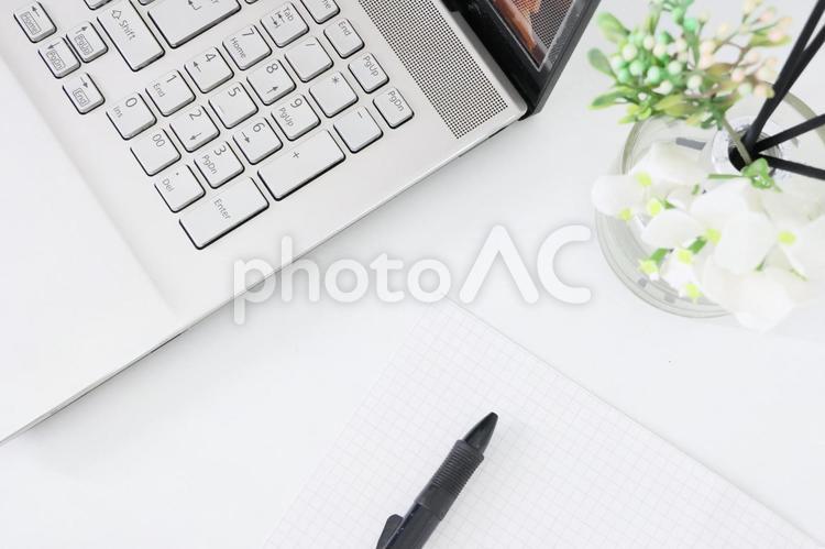 PCとメモ パソコン,仕事,デスクの写真素材