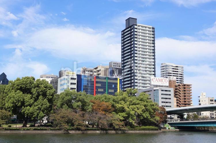 川沿いの風景 都会,ビル,風景の写真素材