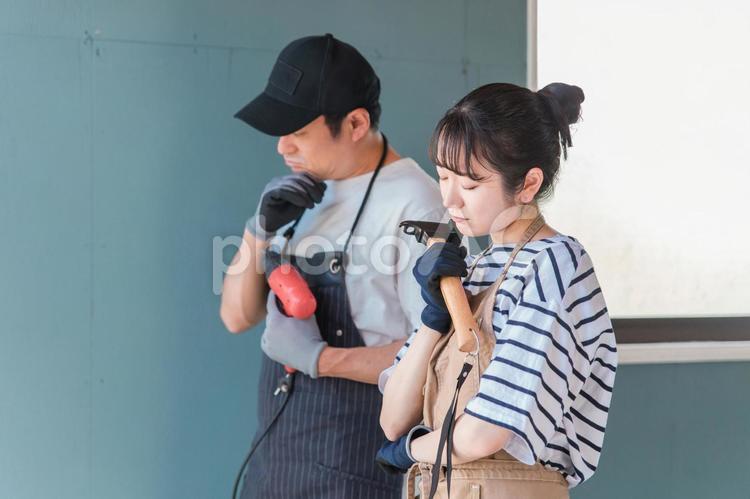 DIY・リノベーションをする男女（困る） diy,リノベーション,リフォームの写真素材