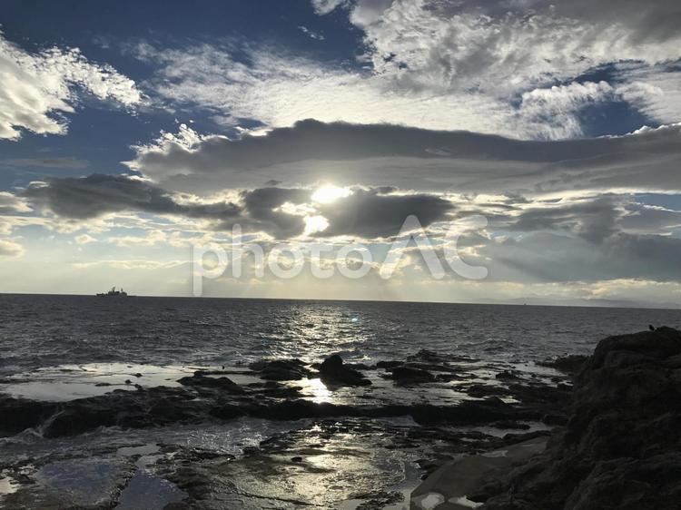 夕暮れ間近の海 日暮れ,水域,海の写真素材