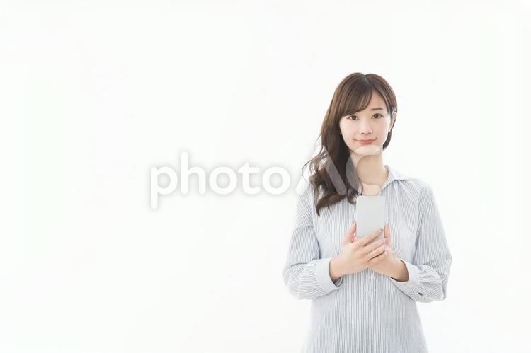 スマートフォンを使う女性 女性,スマートフォン,検索の写真素材