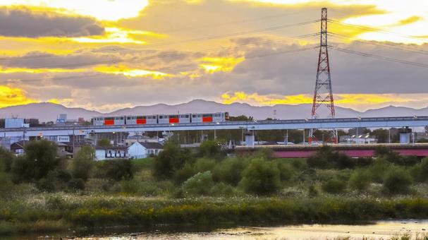 夕焼け空と多摩都市モノレール モノレール,多摩都市モノレール,多摩モノレールの写真素材