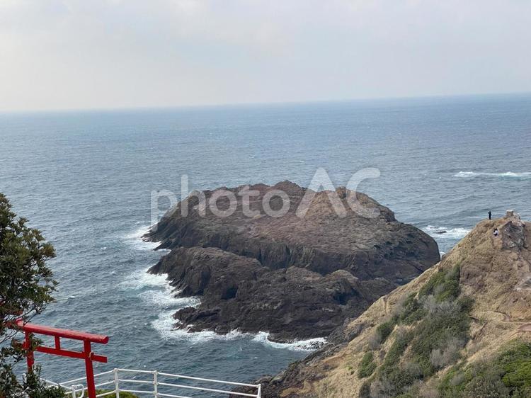 荒波に守られた聖地 山口,元乃隅神社,絶景の写真素材