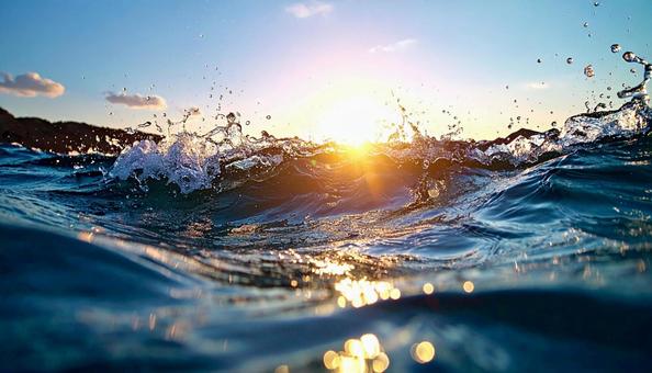 海に沈む夕日 海に沈む夕日の写真