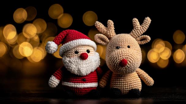 クリスマス　サンタとトナカイのあみぐるみの写真