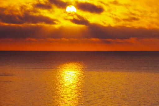 日本海の夕焼け 日本海の夕焼け 夕日,海,日本海の写真素材