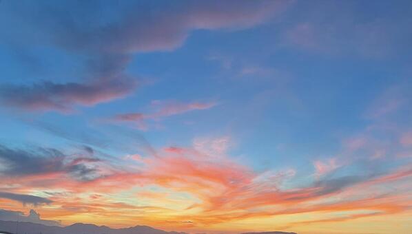 夏の夕焼け空 夕焼け,夕暮れ,空の写真素材