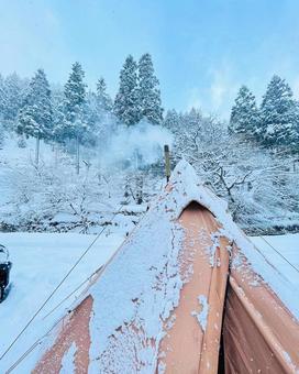 雪中キャンプ 雪中キャンプ アウトドア,キャンプ,テントの写真素材