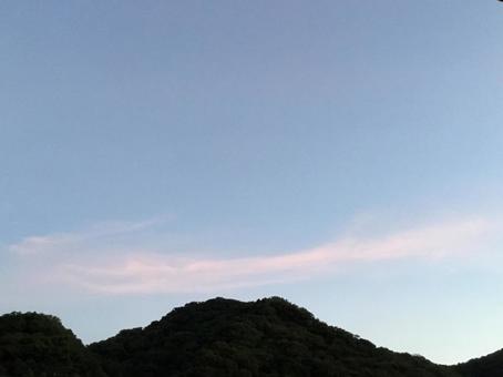 夕方のうっすらピンクの雲 夕方のうっすらピンクの雲の写真