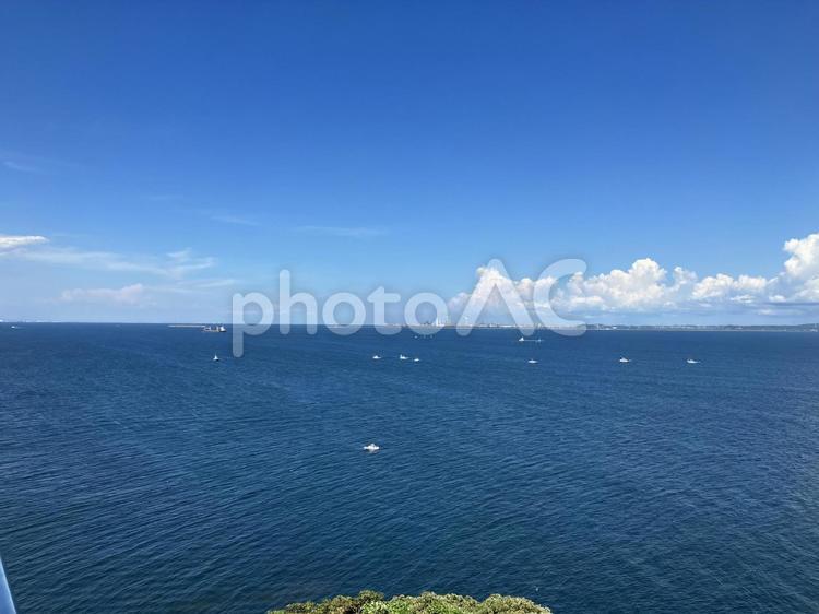 観音崎灯台　横須賀市　東京湾の入り口 観音崎,海辺,雲の写真素材