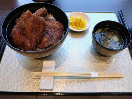 Photo, bowl of saucerpatsu, rice, pork, 