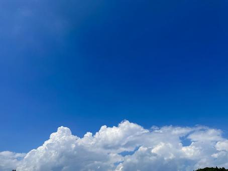 ゆっくりと雲 青空,青,blueの写真素材