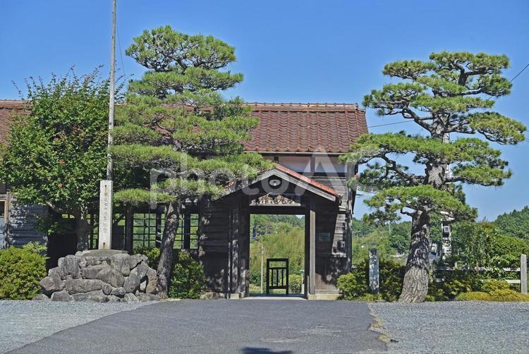 田舎の駅　因美線美作滝尾駅 駅,駅舎,ホームの写真素材