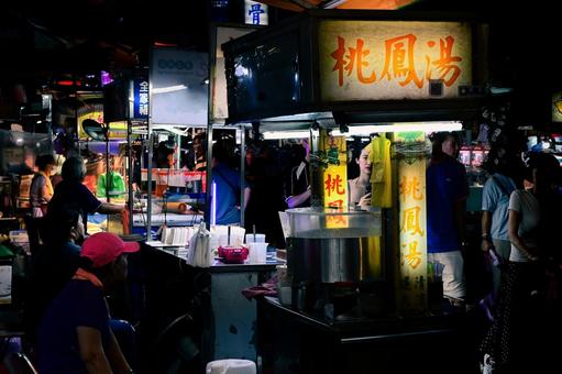台湾・台北 艋舺夜市(広州街夜市) 台湾・台北 艋舺夜市(広州街夜市) 台湾,台北,艋舺夜市の写真素材