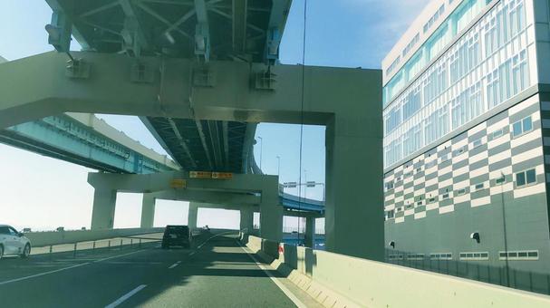 都市高速間近のビル ビル,福岡都市高速道路,走行の写真素材