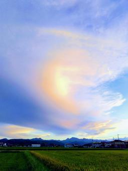夕暮れの幻想的な空模様 夕暮れの幻想的な空模様の写真