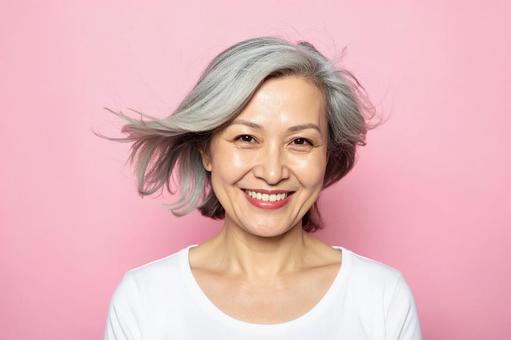 シニア日本人女性の美容ポートレート シニア日本人女性の美容ポートレートの写真