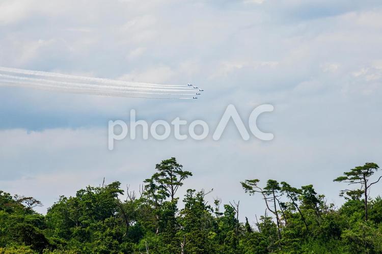 ブルーインパルス展示飛行(29) ブルーインパルス,展示飛行,松島湾上空の写真素材