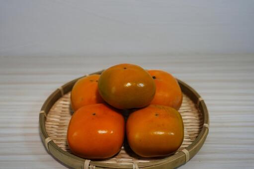  秋の味覚・和歌山県産の早生柿 柿,刀根早生,果物の写真素材